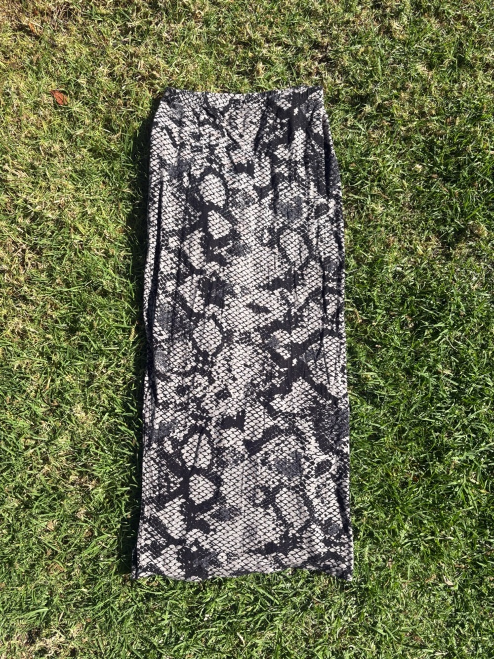 RDI Black and White Snake-Print Midi Skirt
